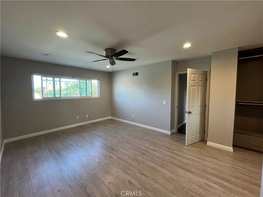 10436 Amestoy Granada Hills, CA 91344