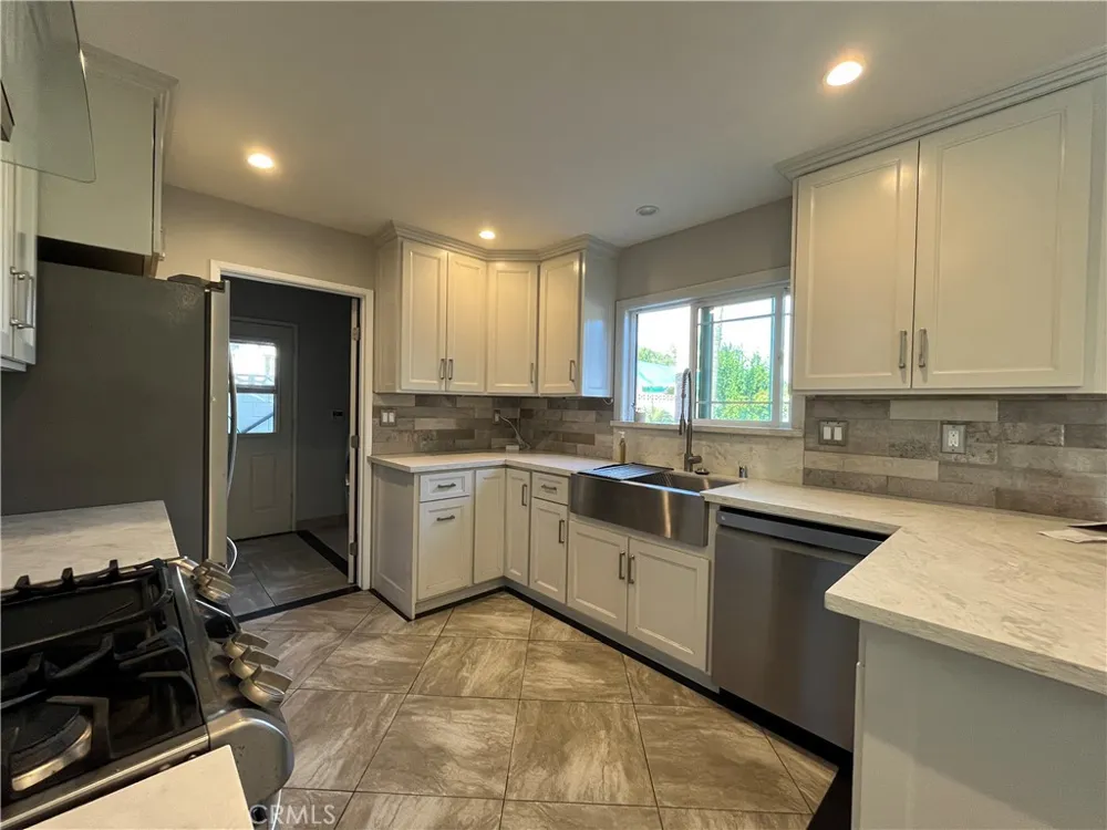 10436 Amestoy Granada Hills, CA 91344