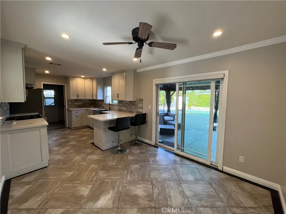 10436 Amestoy Granada Hills, CA 91344