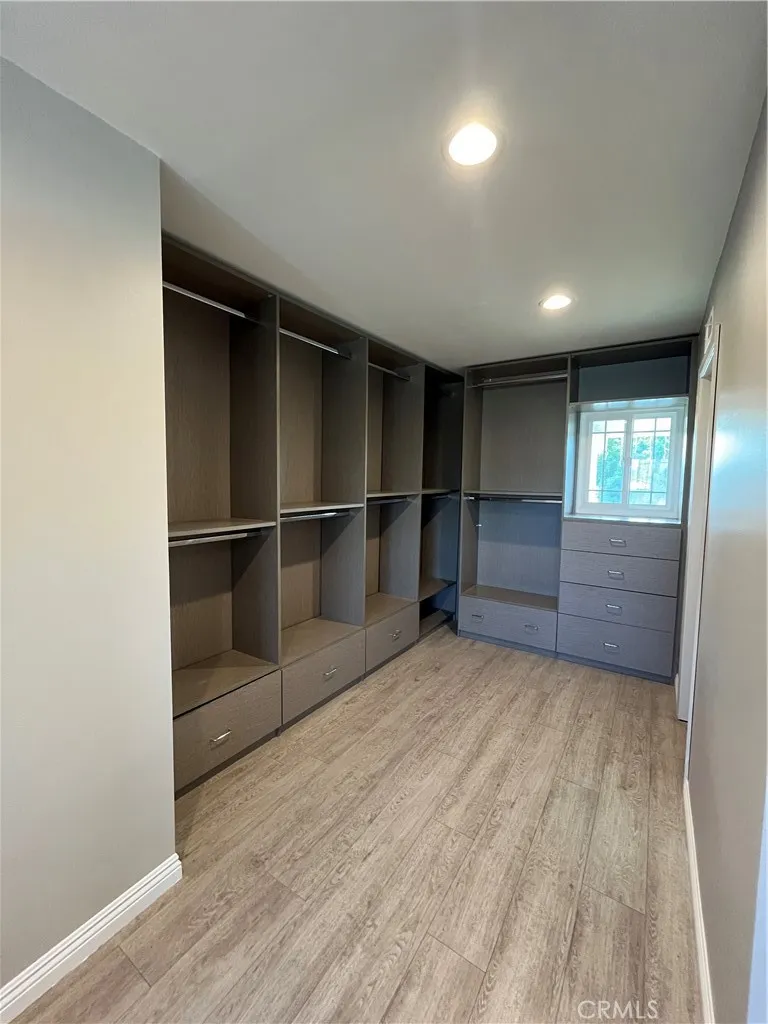 10436 Amestoy Granada Hills, CA 91344