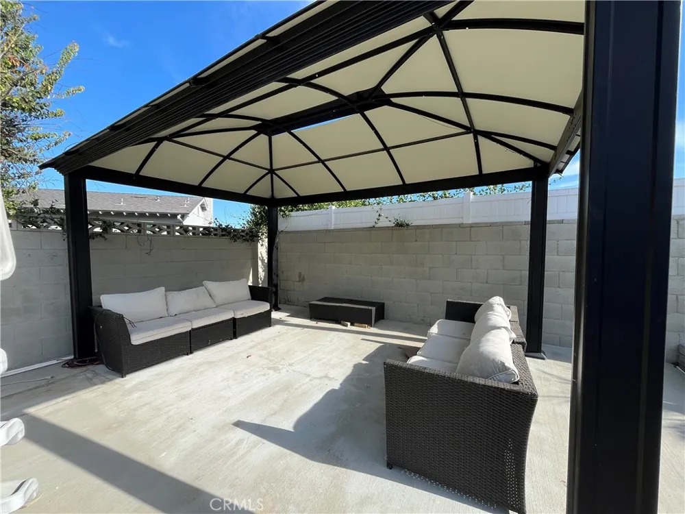 10436 Amestoy Granada Hills, CA 91344