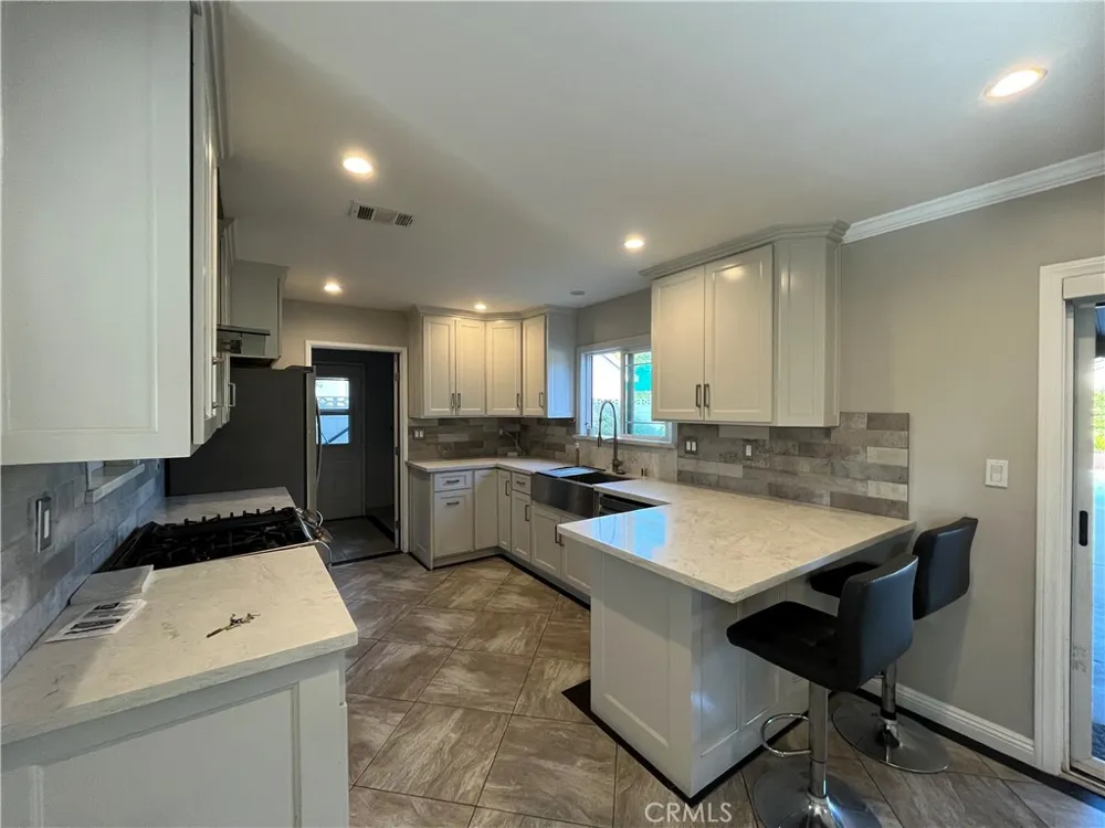 10436 Amestoy Granada Hills, CA 91344