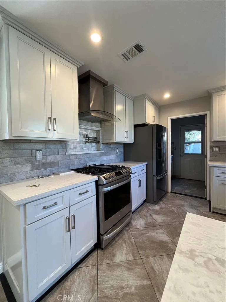 10436 Amestoy Granada Hills, CA 91344