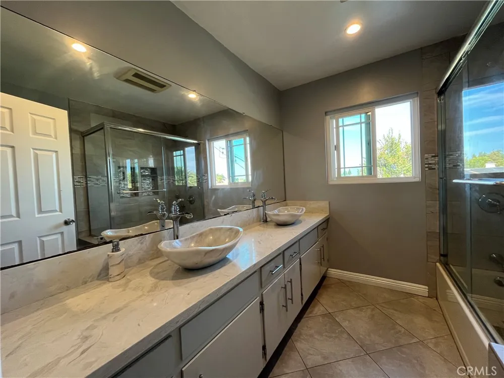 10436 Amestoy Granada Hills, CA 91344
