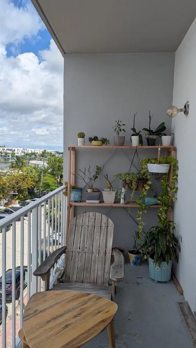 7125 Bonita Dr #402 Miami Beach, FL 33141
