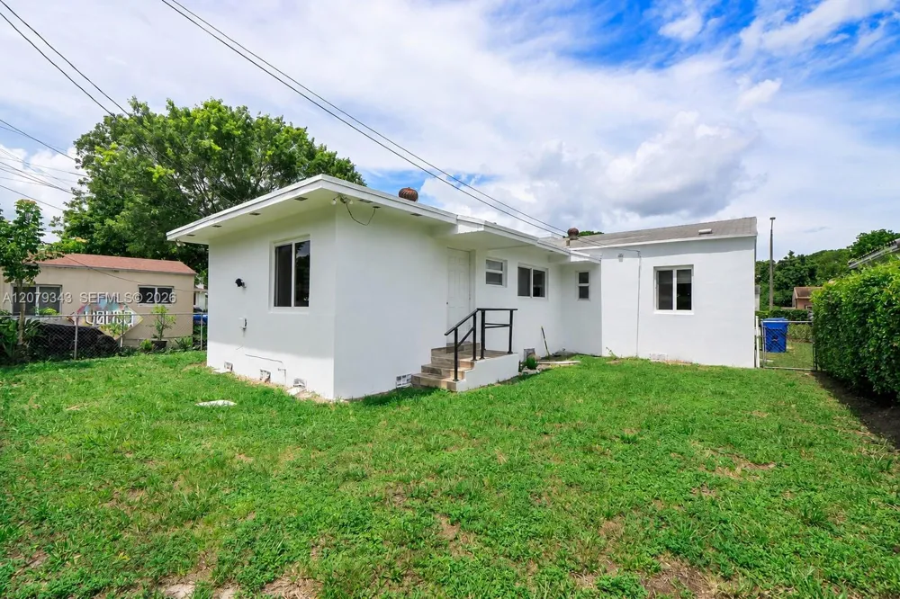 944 NW 47th St Miami, FL 33127