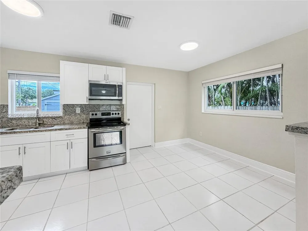 2728 Dewey St Hollywood, FL 33020