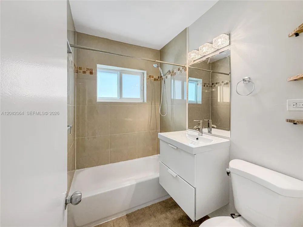 2728 Dewey St Hollywood, FL 33020