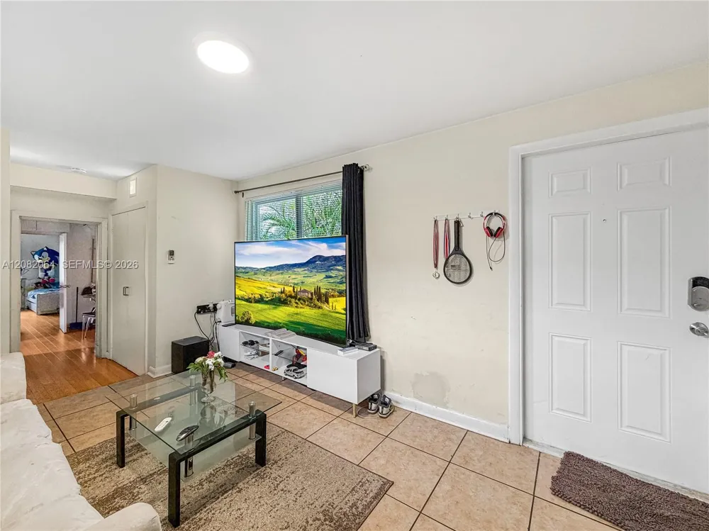 2728 Dewey St Hollywood, FL 33020