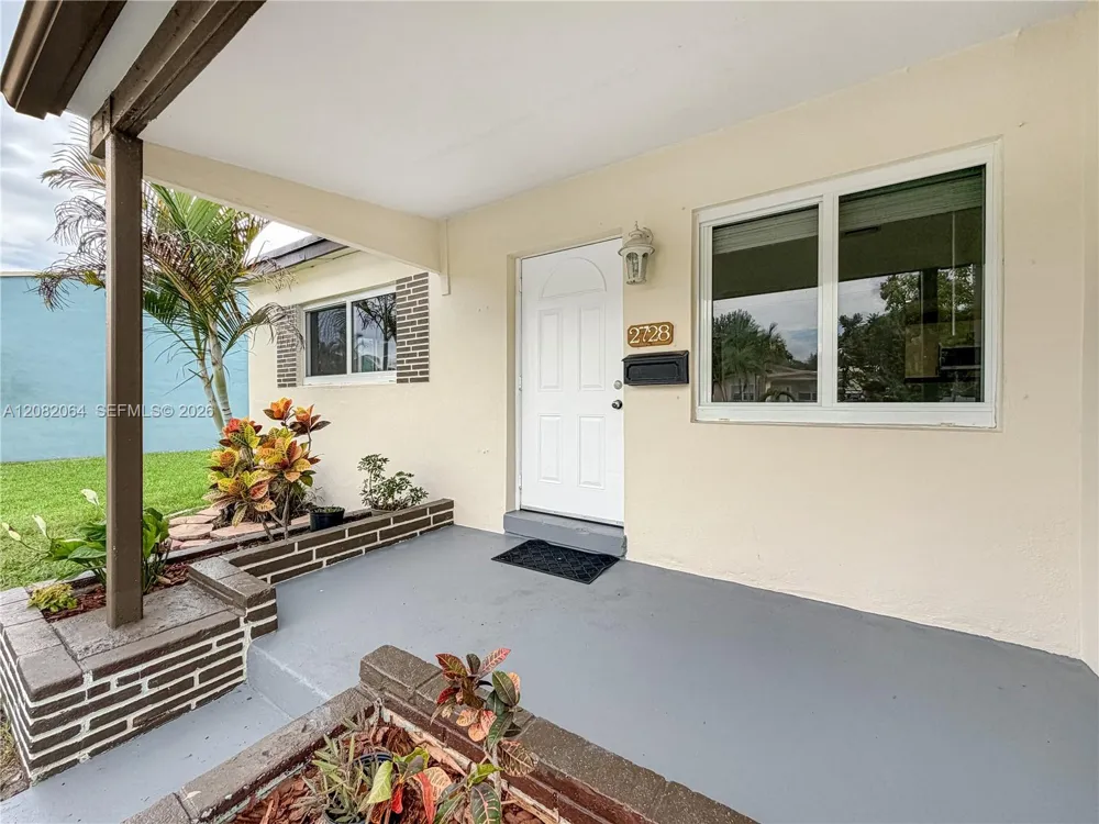 2728 Dewey St Hollywood, FL 33020