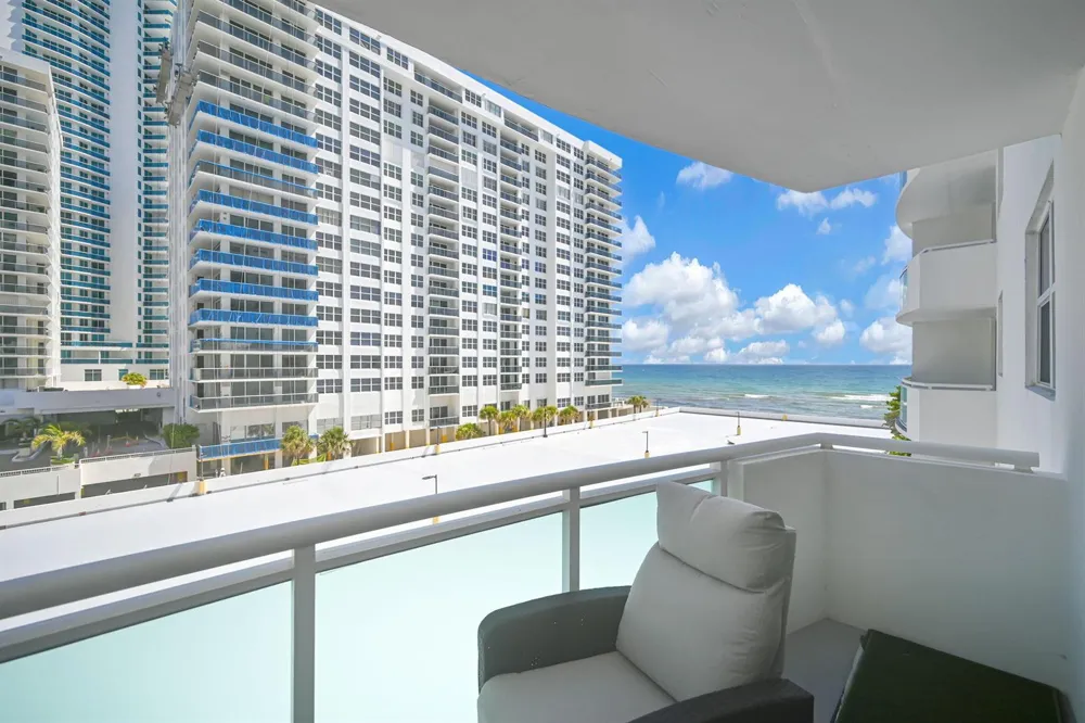 3001 S OCEAN DRIVE #403 Hollywood, FL 33019