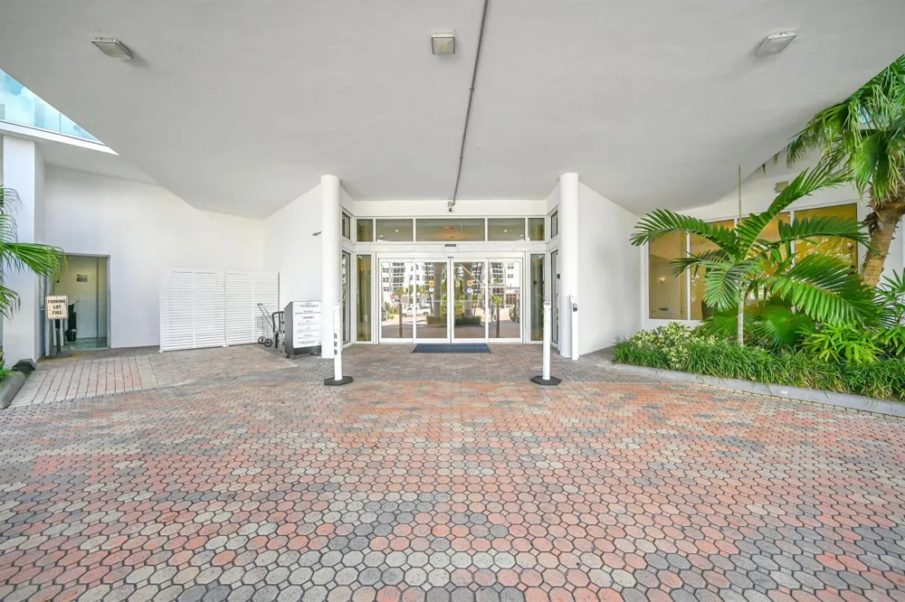 3001 S OCEAN DRIVE #403 Hollywood, FL 33019