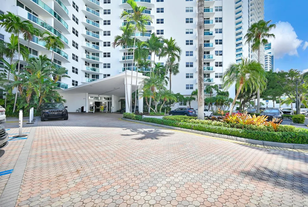 3001 S OCEAN DRIVE #403 Hollywood, FL 33019