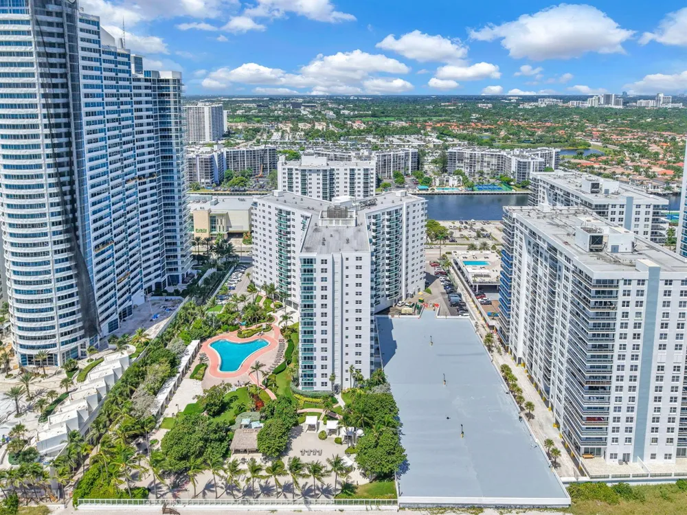 3001 S OCEAN DRIVE #403 Hollywood, FL 33019