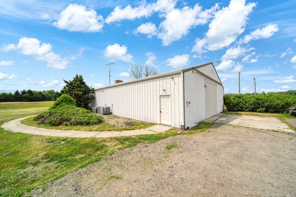 5550 E Carleton Road Palmyra, MI 49268