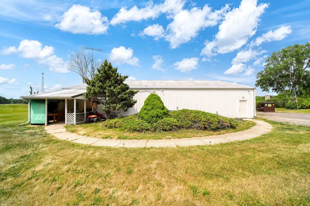 5550 E Carleton Road Palmyra, MI 49268
