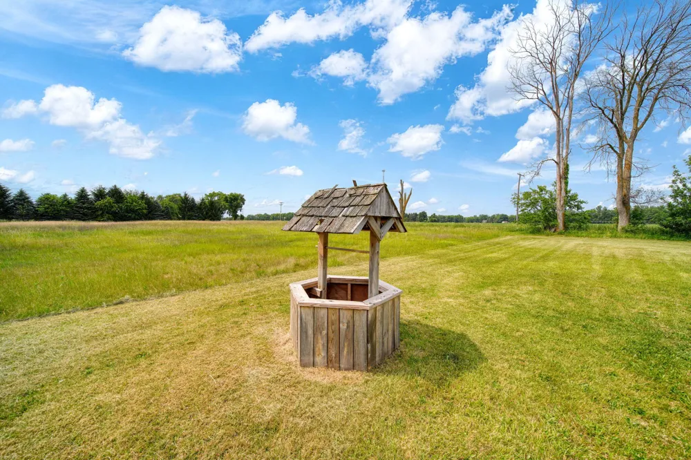 5550 E Carleton Road Palmyra, MI 49268