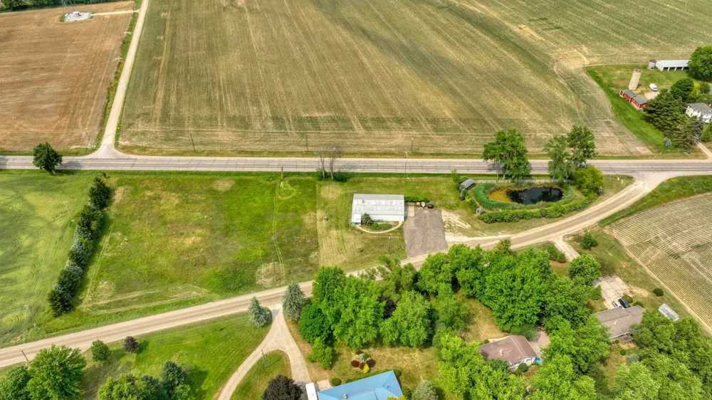 5550 E Carleton Road Palmyra, MI 49268