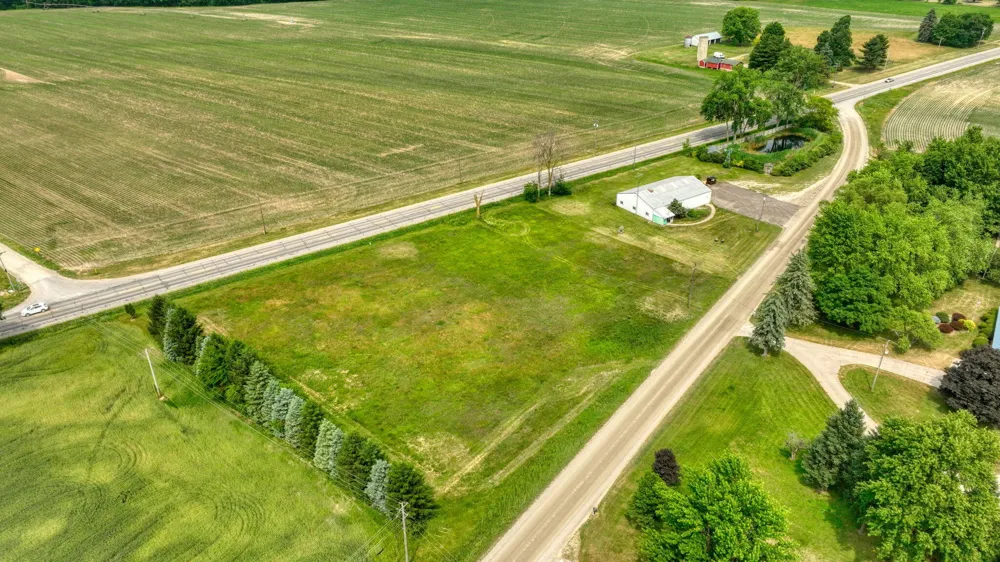 5550 E Carleton Road Palmyra, MI 49268