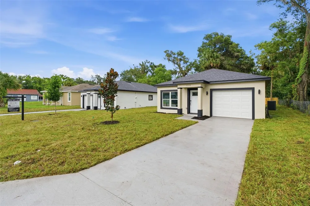 1111 S ADELLE AVENUE Deland, FL 32720
