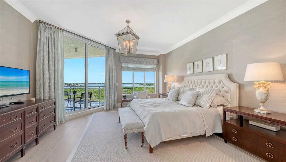 1300 BENJAMIN FRANKLIN DRIVE #908 Sarasota, FL 34236