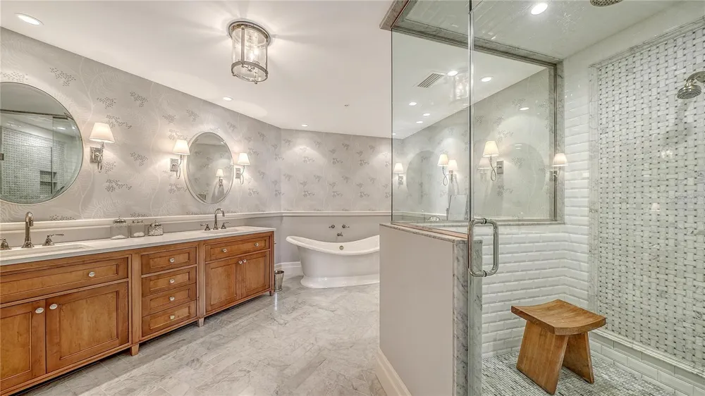 1300 BENJAMIN FRANKLIN DRIVE #908 Sarasota, FL 34236