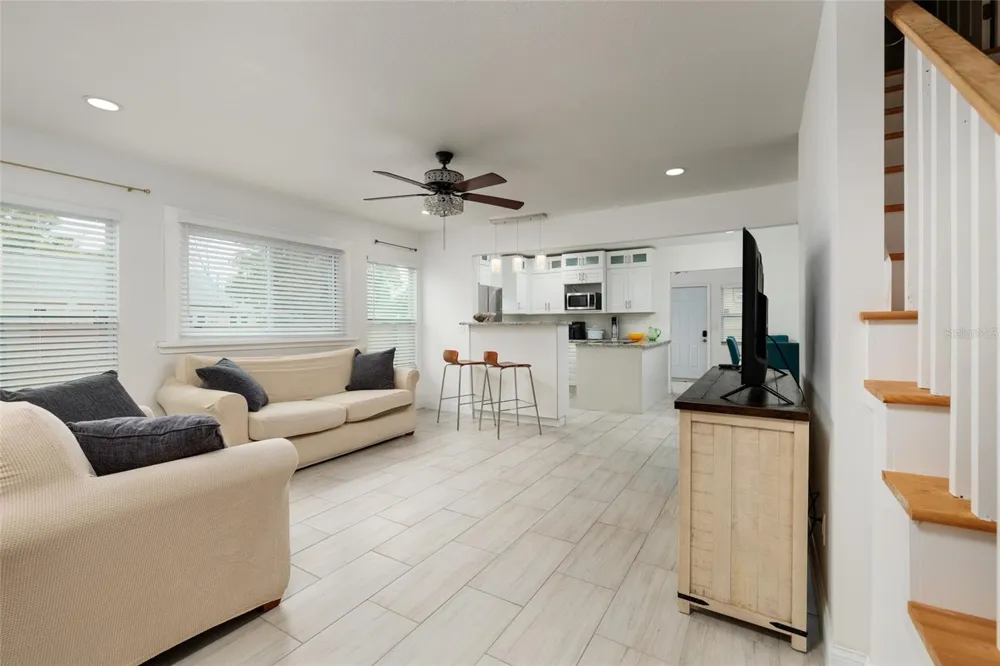 1147 JAMES AVENUE S St Petersburg, FL 33705