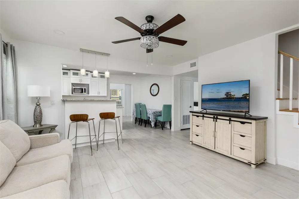 1147 JAMES AVENUE S St Petersburg, FL 33705