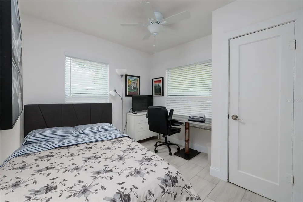1147 JAMES AVENUE S St Petersburg, FL 33705