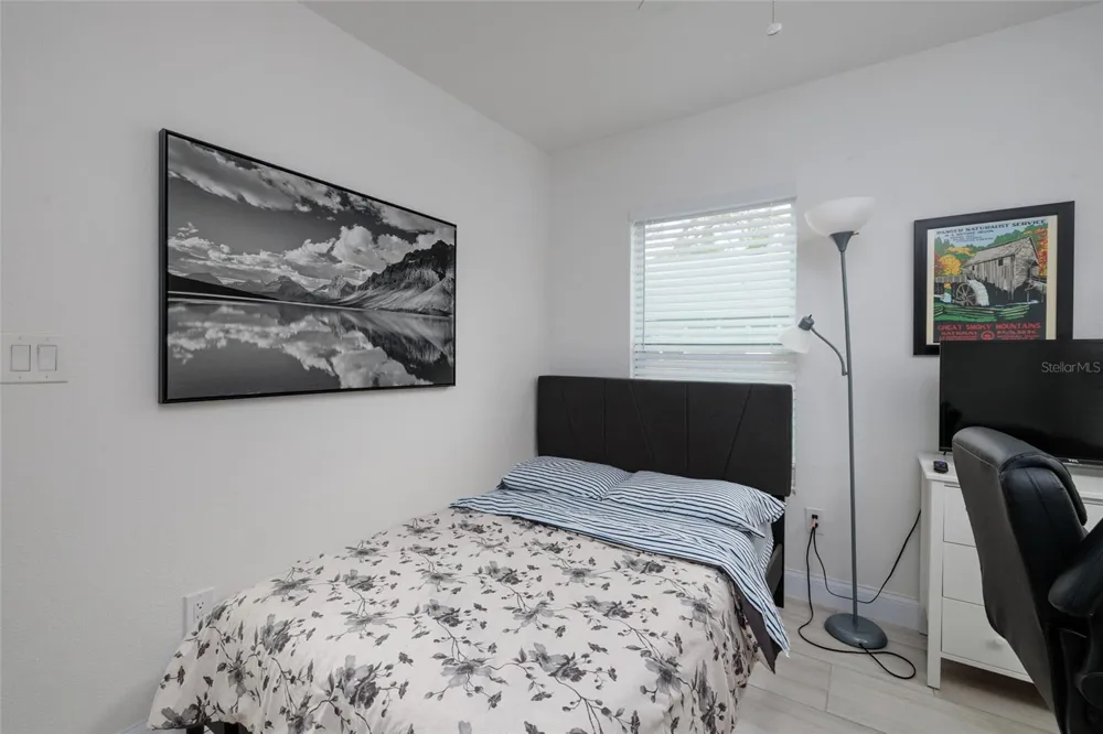 1147 JAMES AVENUE S St Petersburg, FL 33705