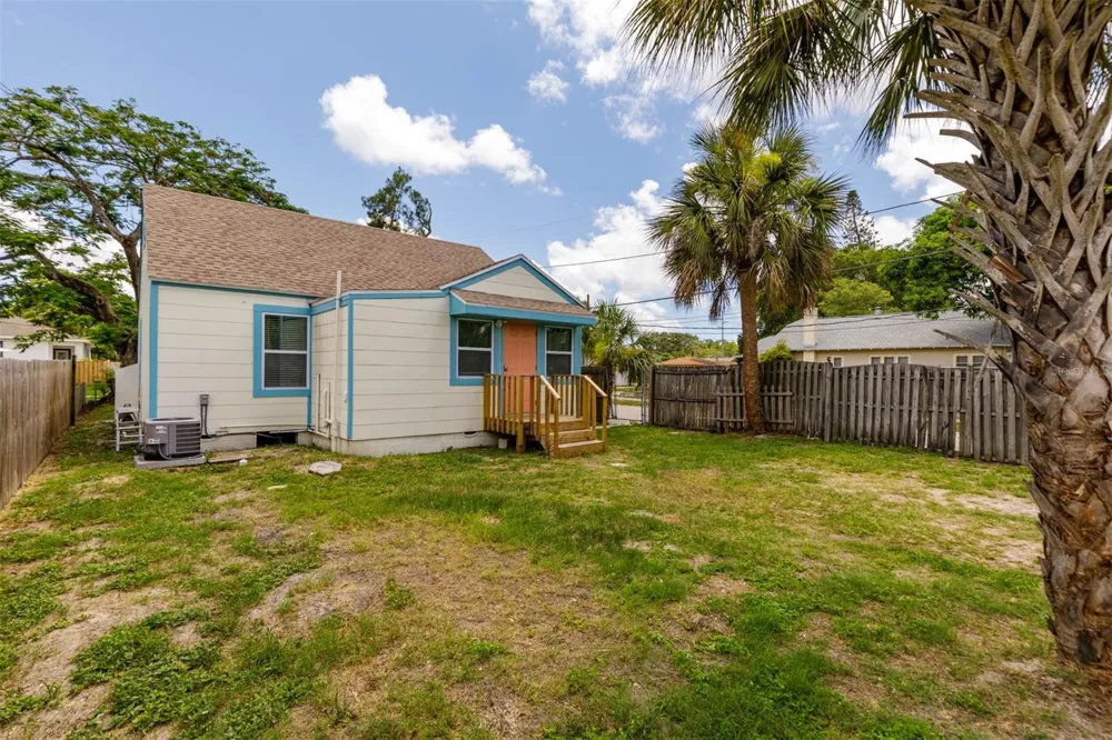 1147 JAMES AVENUE S St Petersburg, FL 33705