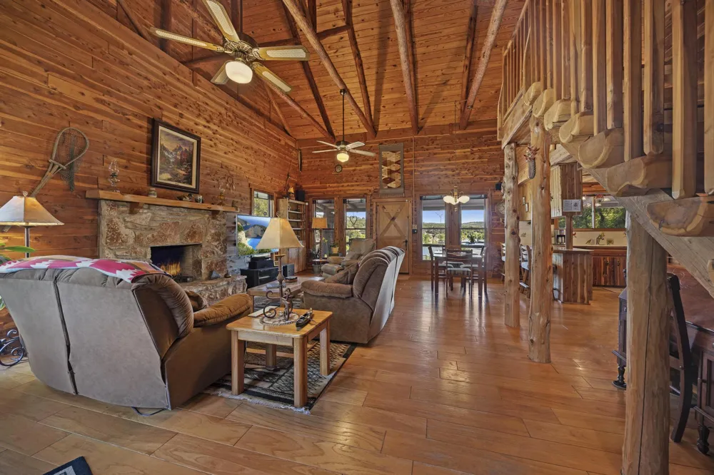 707 Cat Hollow Club Drive Spicewood, TX 78669