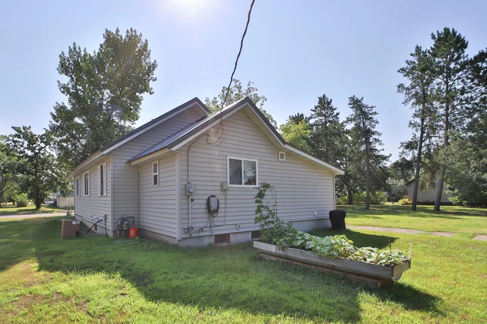515 SW 2nd Street SW Staples, MN 56479