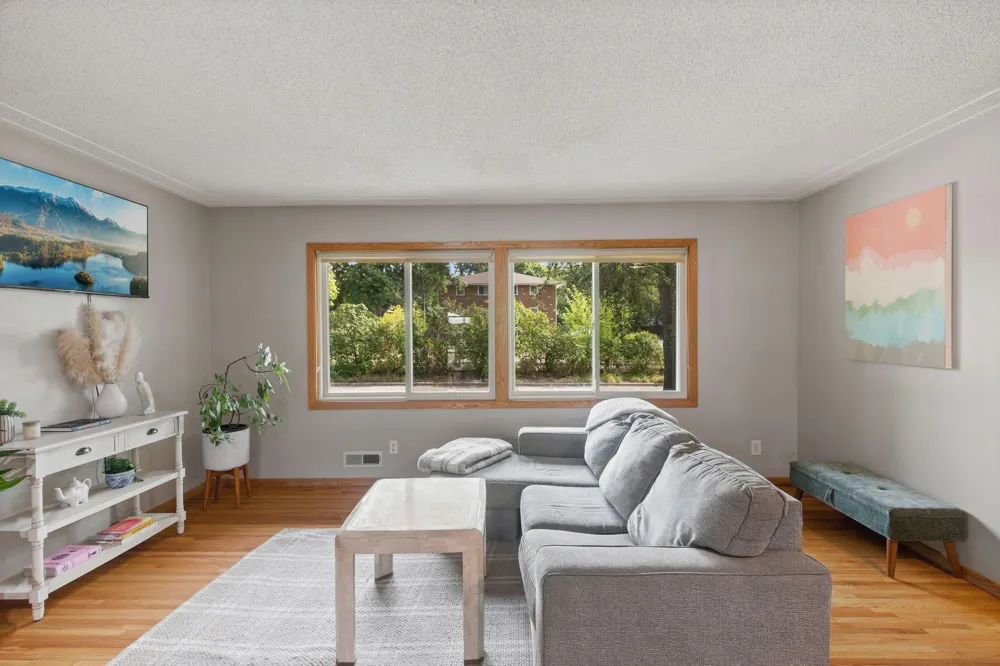 6334 Pleasant Avenue Richfield, MN 55423