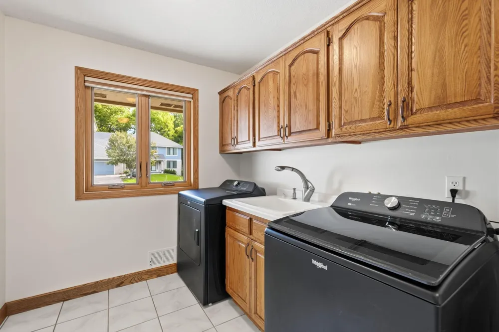 1316 Summit Oaks Drive Burnsville, MN 55337