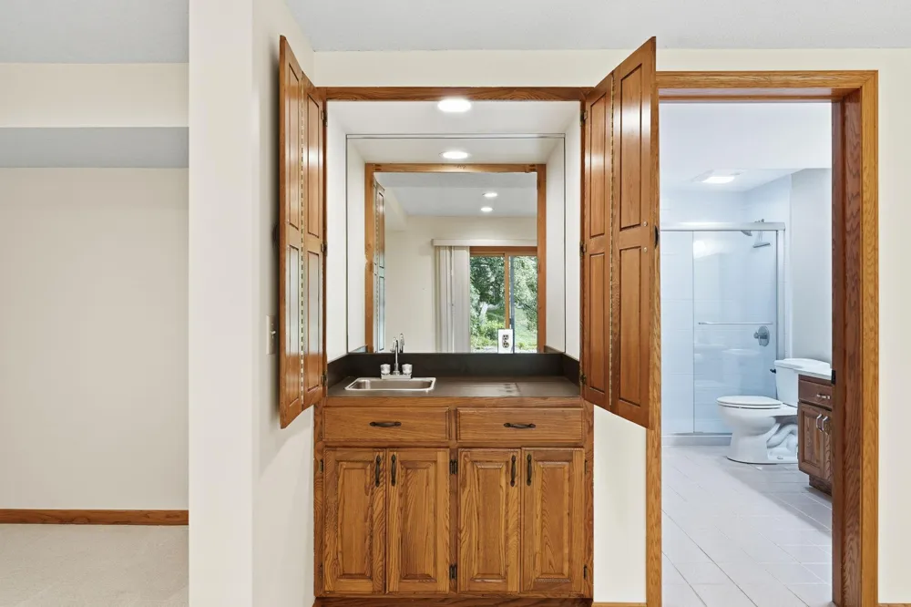 1316 Summit Oaks Drive Burnsville, MN 55337