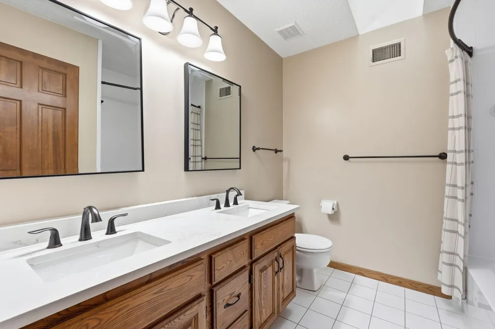 1316 Summit Oaks Drive Burnsville, MN 55337