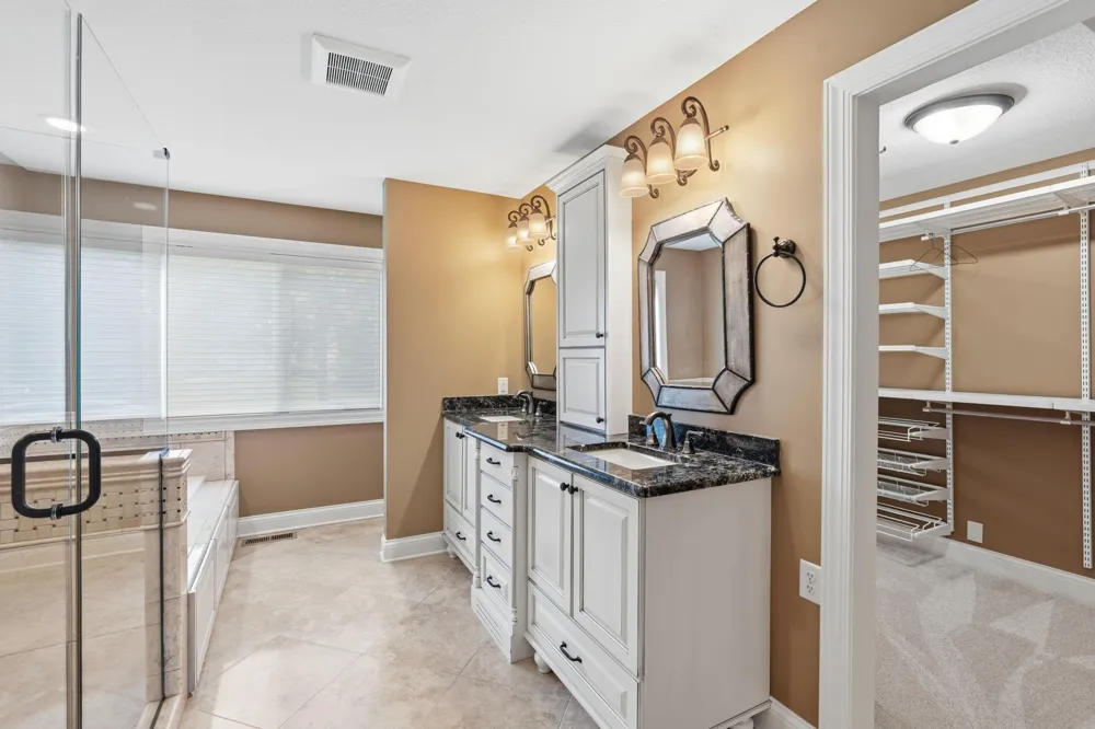 1316 Summit Oaks Drive Burnsville, MN 55337