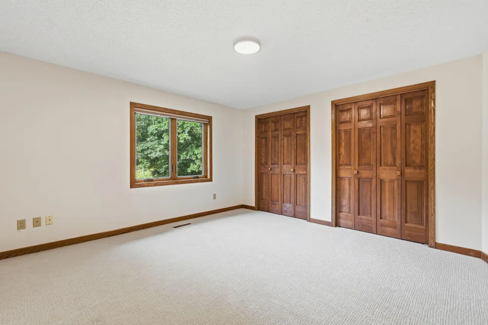 1316 Summit Oaks Drive Burnsville, MN 55337