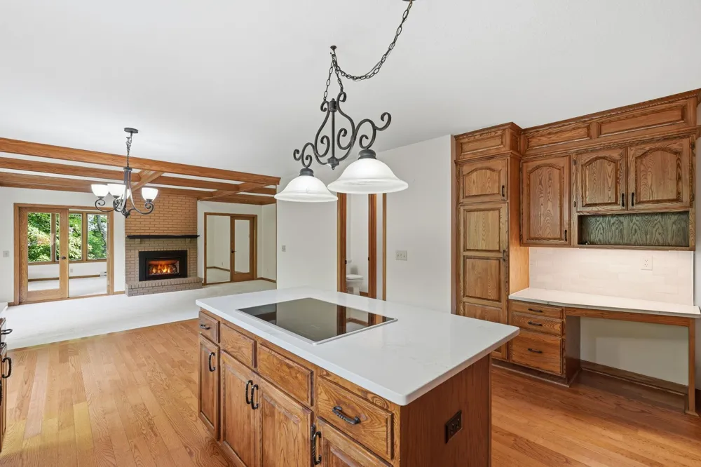 1316 Summit Oaks Drive Burnsville, MN 55337