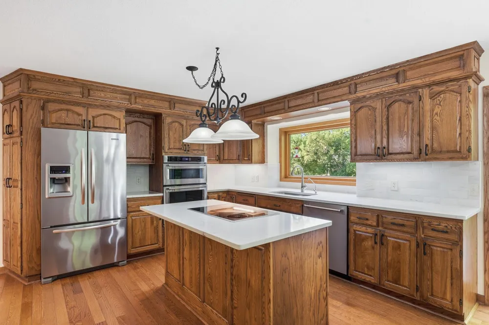 1316 Summit Oaks Drive Burnsville, MN 55337