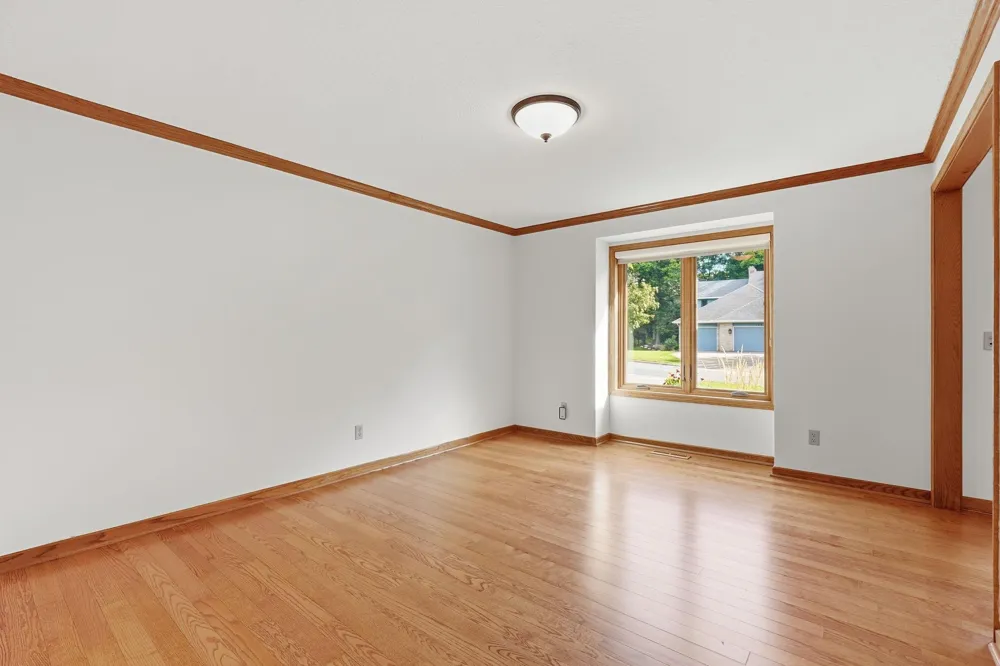 1316 Summit Oaks Drive Burnsville, MN 55337