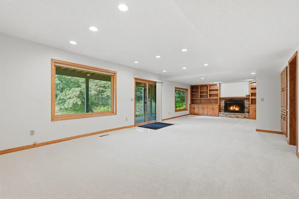 1316 Summit Oaks Drive Burnsville, MN 55337
