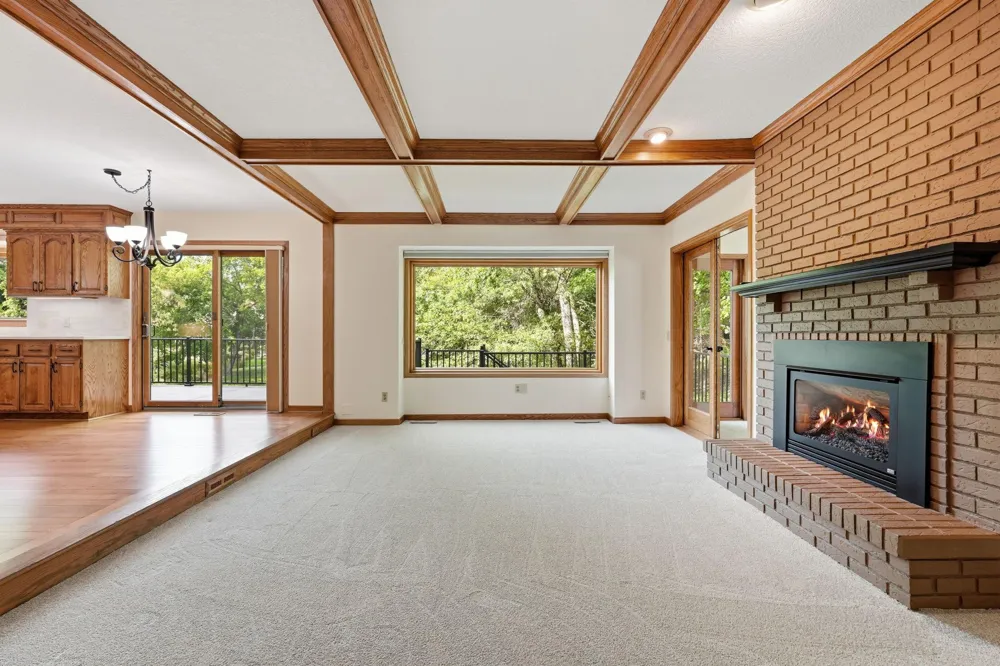 1316 Summit Oaks Drive Burnsville, MN 55337