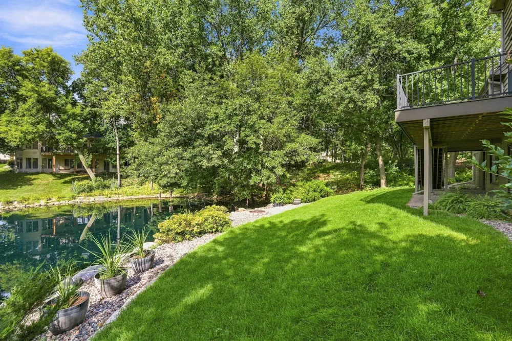 1316 Summit Oaks Drive Burnsville, MN 55337