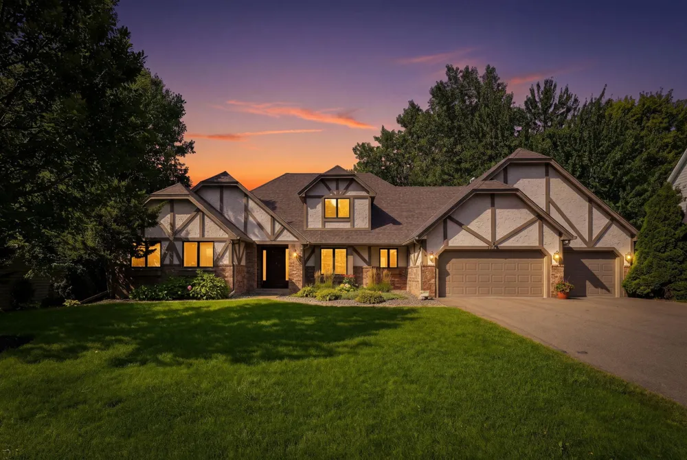 1316 Summit Oaks Drive Burnsville, MN 55337