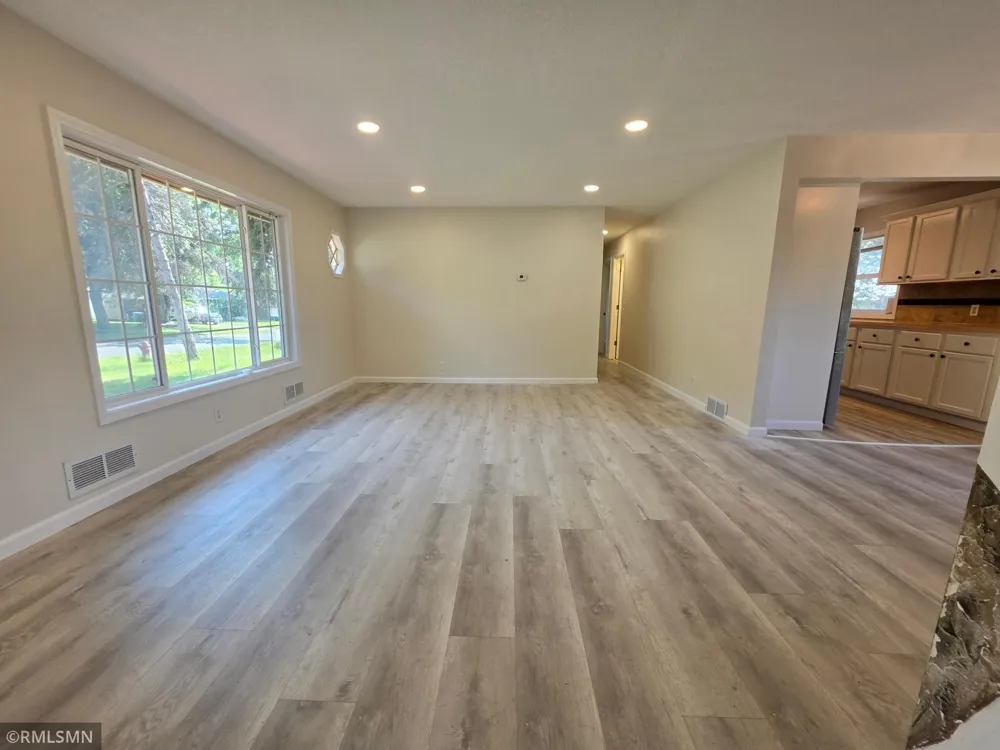 1306 Woodhill Road Burnsville, MN 55337