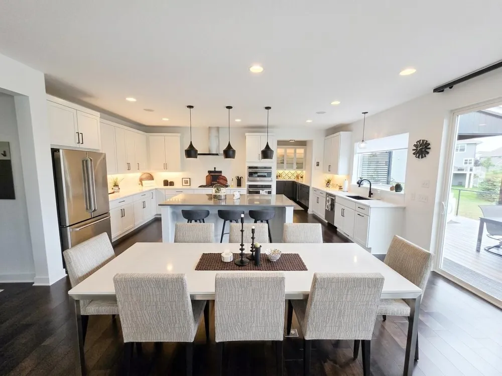 1305 Interlachen Drive Eagan, MN 55123