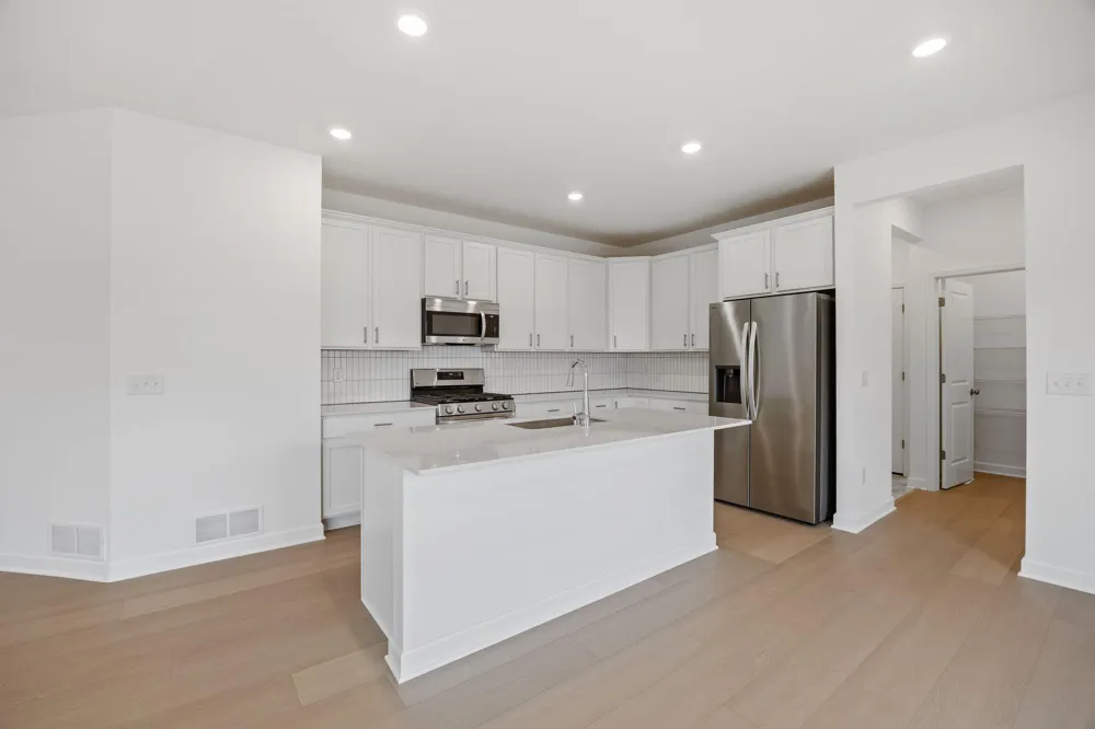 18318 Gladiator Drive Lakeville, MN 55044