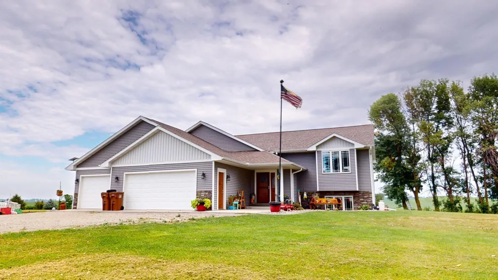 10479 92nd Avenue SW New Richland, MN 56072